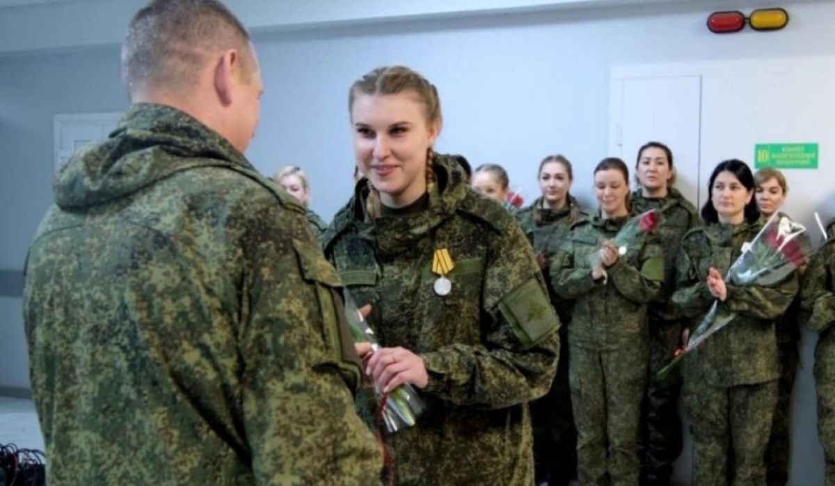 Президент России вручил челябинской студентке медаль за отвагу 