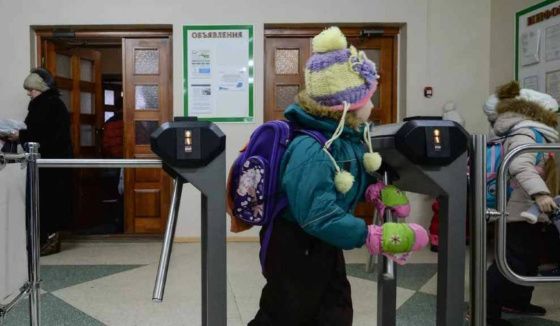 Комитет по образованию разъяснил новый пропускной режим в челябинских школах