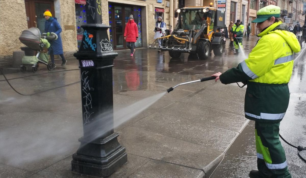 В Санкт-Петербурге в День города вдвое увеличат количество уборочной техники