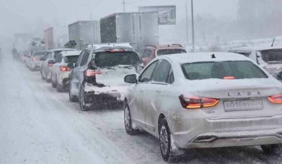 Движение автобусов и фур по трассе М-5 в Челябинской области остановлено