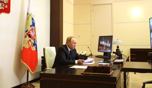 Президент России разрешил кабмину устанавливать запрет на международные автоперевозки