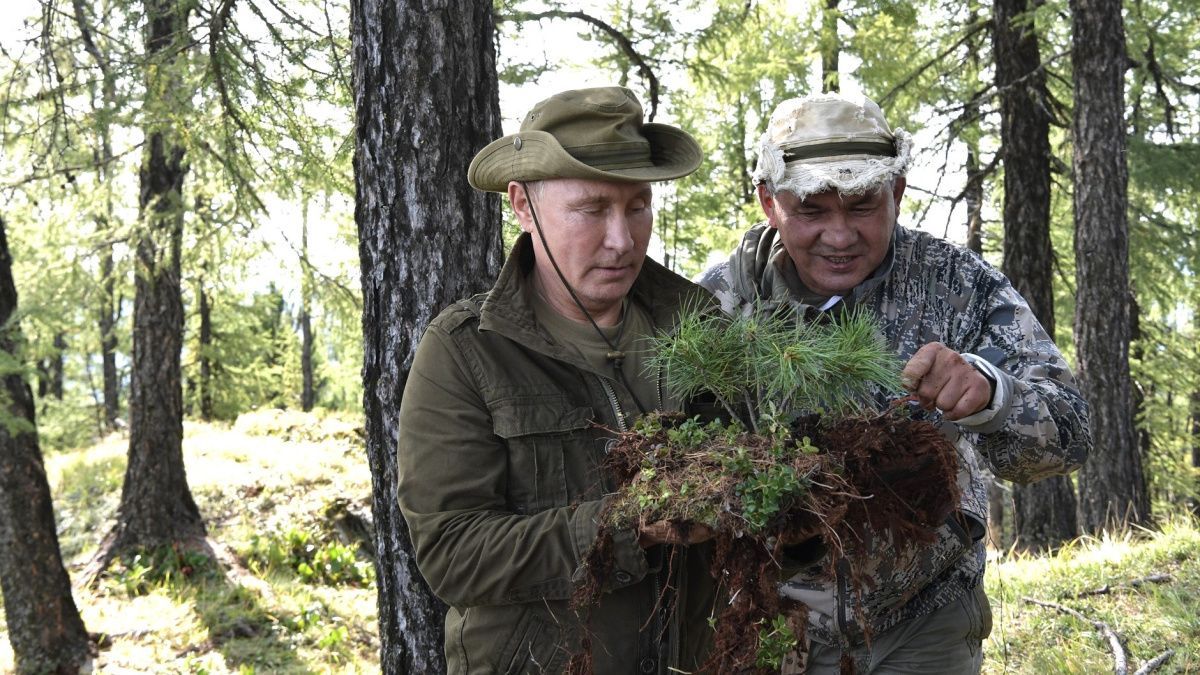 Кремль объяснил отсутствие Шойгу в поездке Путина в Тыву