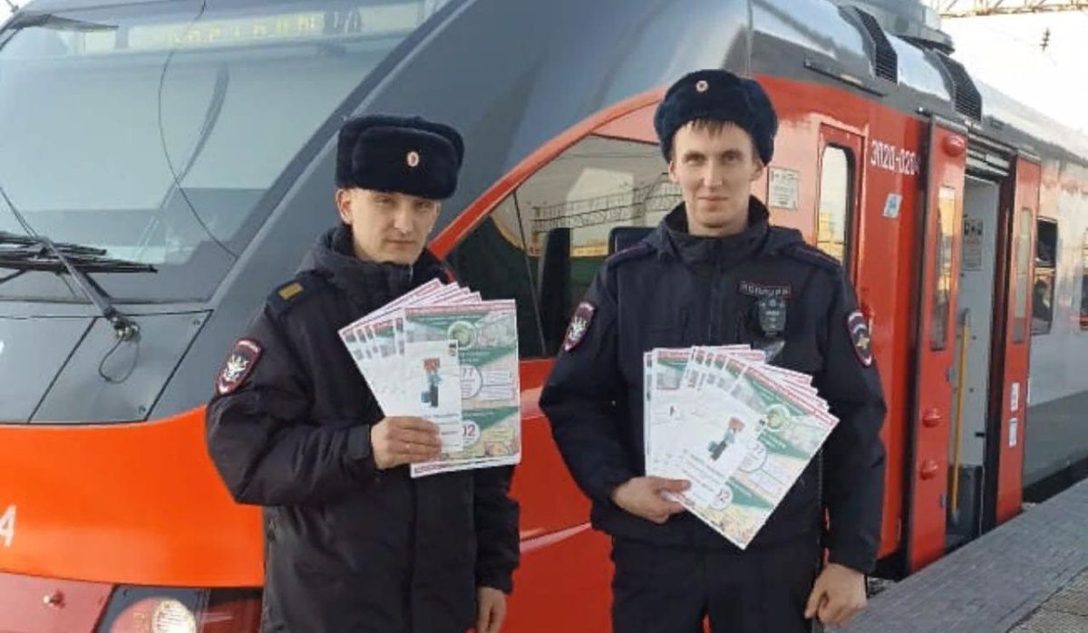 В Челябинске транспортные полицейские и общественники приняли участие в акции "Мошенникам не важен возраст"