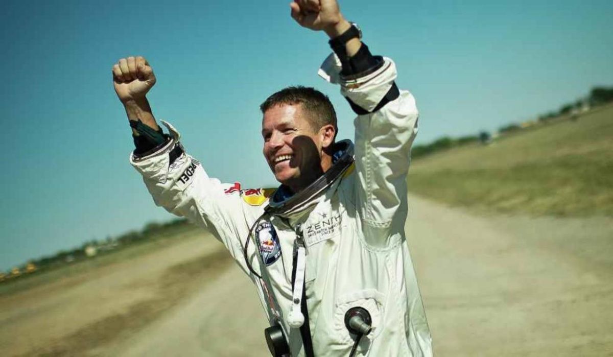 Скончался парашютист, первым совершивший прыжок из стратосферы