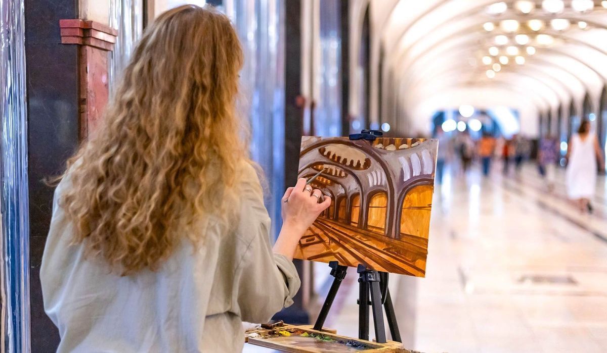 Художники «Искусство в метро» устроили арт-сессию на станции «Маяковская»