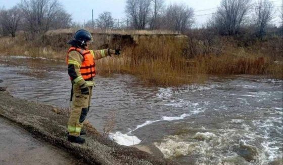 Шесть участков дорог в Челябинской области оказались под водой