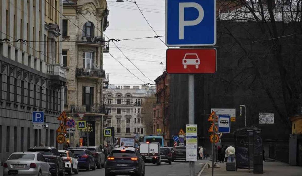 В Петербурге увеличат число улиц с платной парковкой