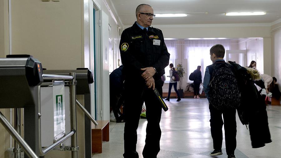 В школах Челябинской области усилят меры безопасности 