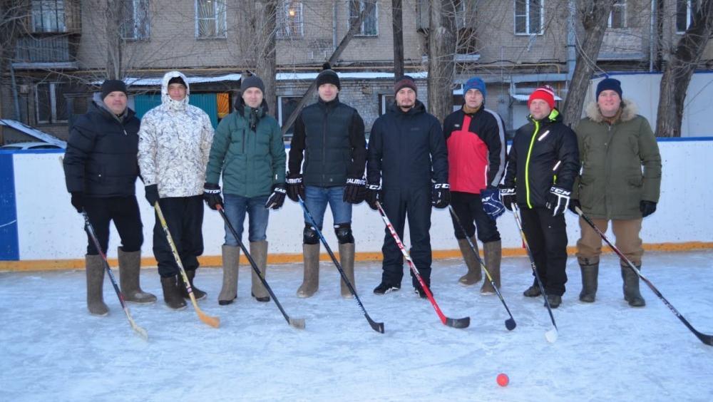 Челябинские чиновники сыграли в хоккей в валенках