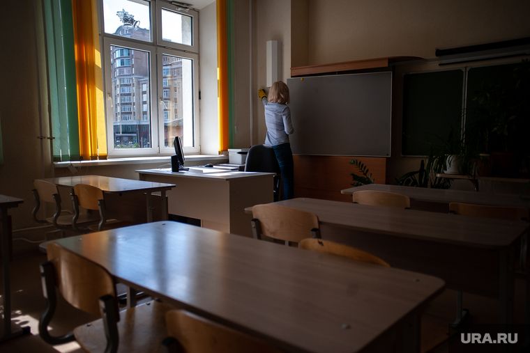 В Челябинске школы и ВУЗы уходят на дистанционное обучение