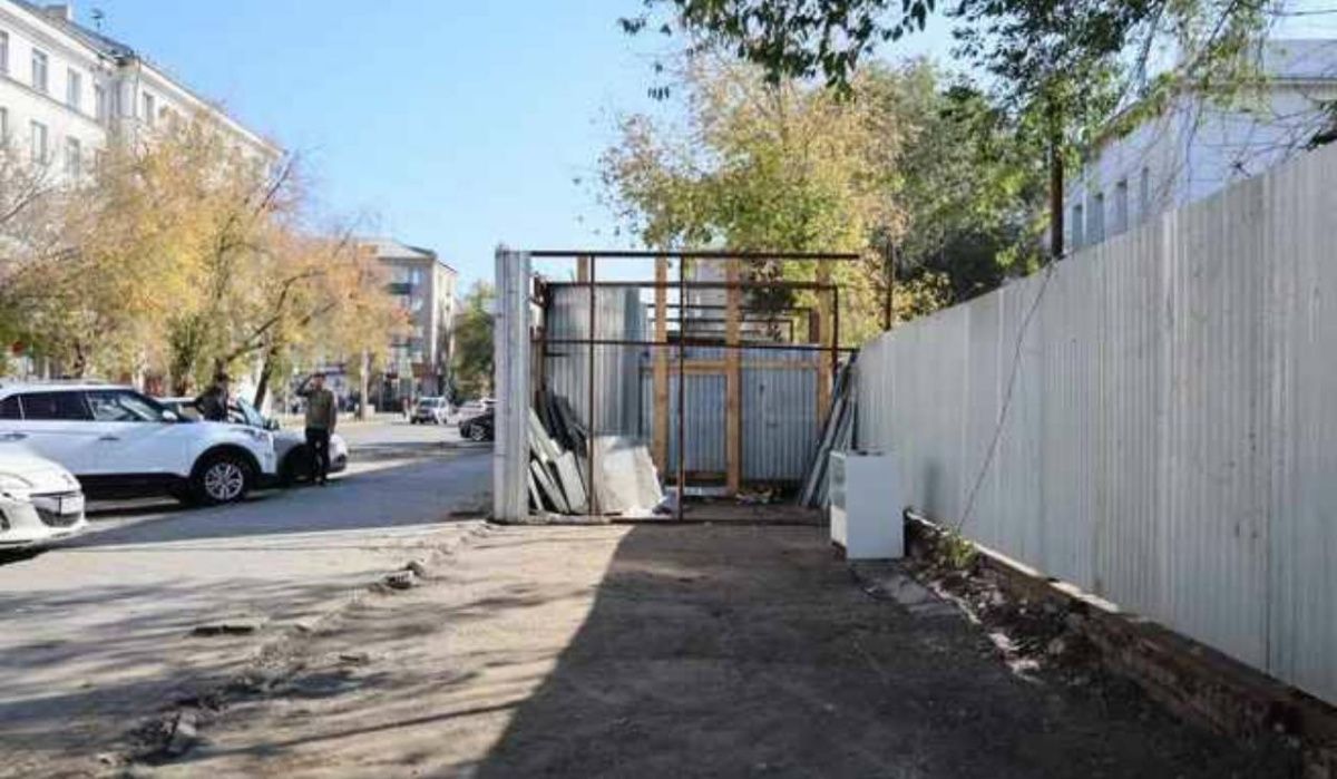 В Челябинске начался снос ларьков на мини-рынке у здания крупной больницы