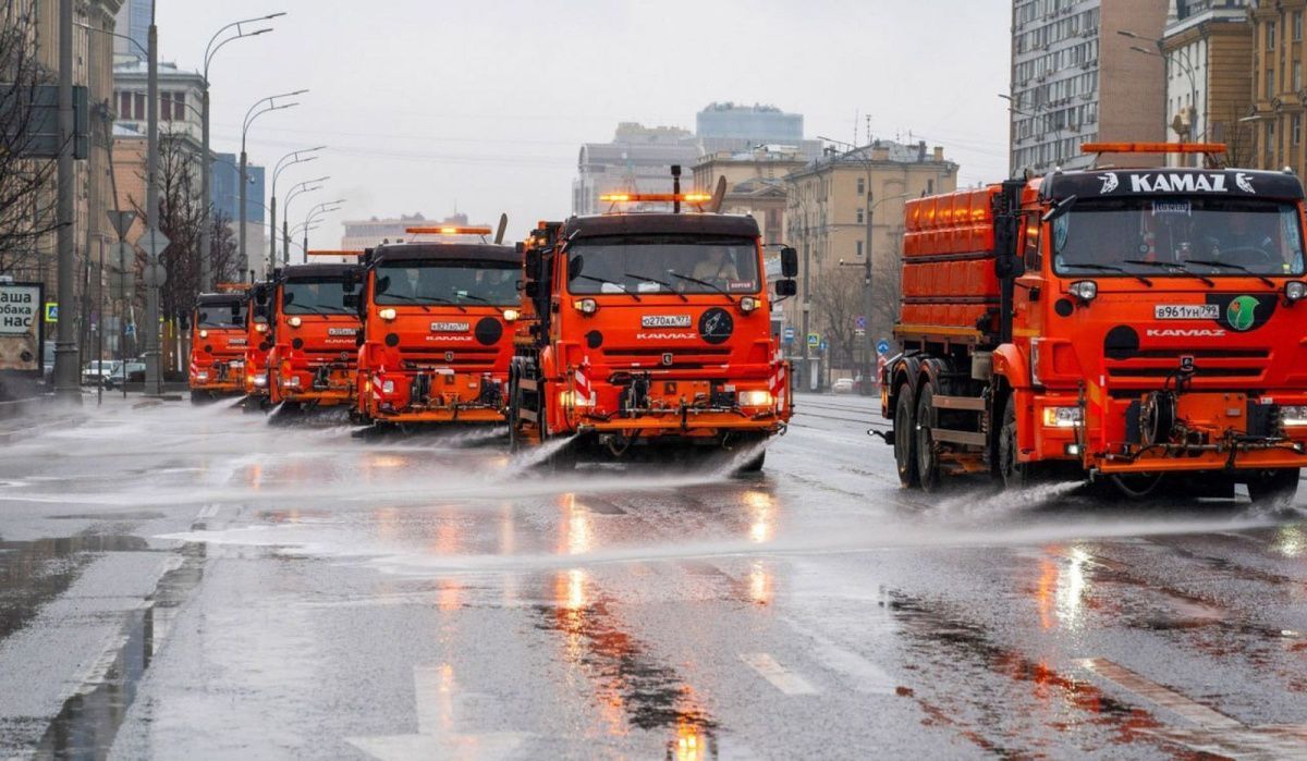 В Москве началась вторая промывка дорог и тротуаров