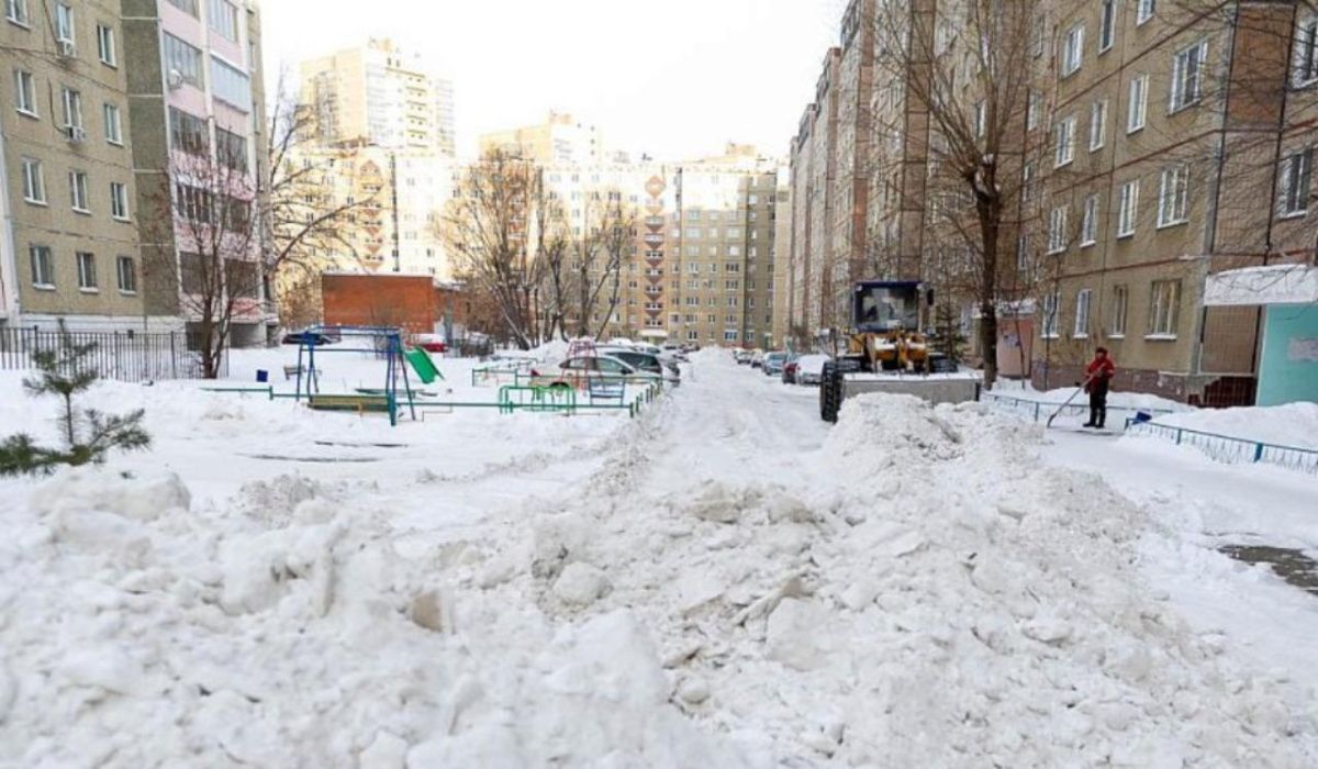 Власти Челябинска ужесточат контроль над УК, которые не спешат расчищать дворы от снега