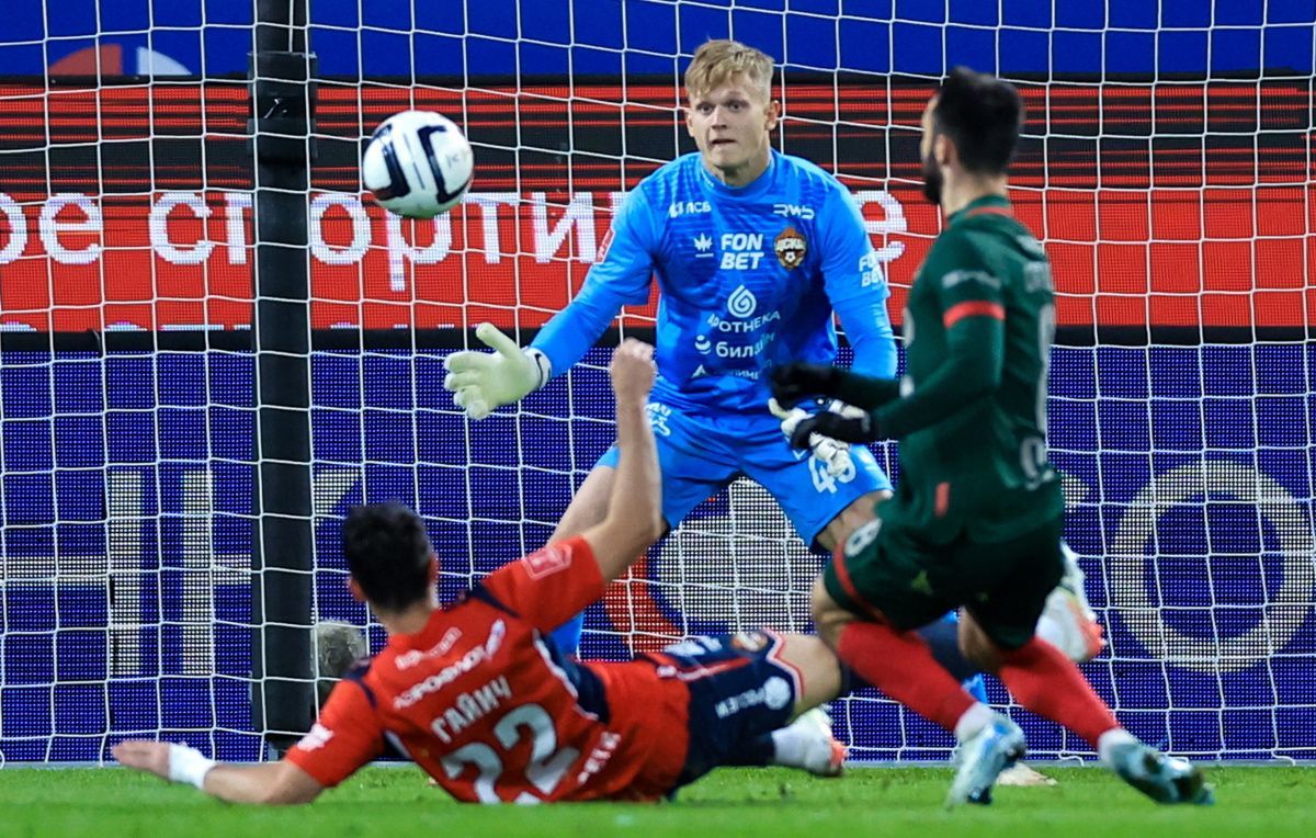 ЦСКА и &quot;Локомотив&quot; наказаны штрафами за оскорбления фанатов в адрес &quot;Спартака&quot;