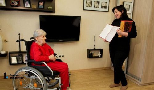 В Челябинске вручили первый жилищный сертификат жительнице Херсонской области