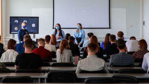 В Челябинске решили вопрос с возможным переводом на дистанционку непривитых студентов
