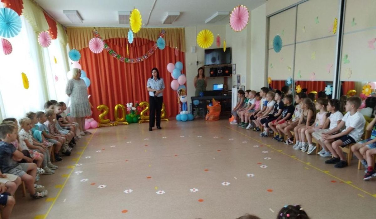 В Магнитогорске сотрудники транспортной полиции поздравили дошкольников с Днем защиты детей