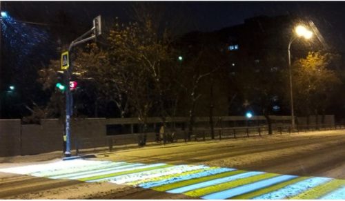 В Екатеринбурге появился проекционный пешеходный переход