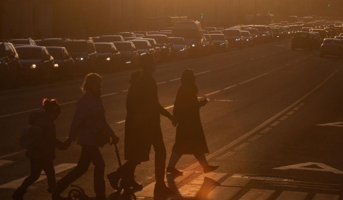 В Петербурге на переходах начали устанавливать специальные привлекающие внимание знаки