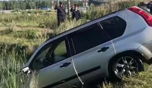 В Челябинске угнанный автомобиль нашли на дне водоёма
