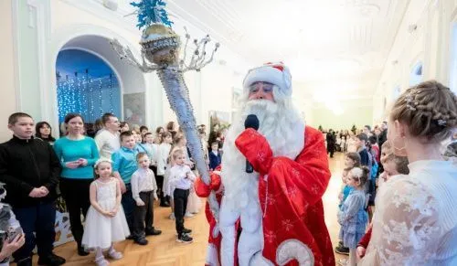 В Челябинске для детей из ДНР и ЛНР проводят благотворительные ёлки 