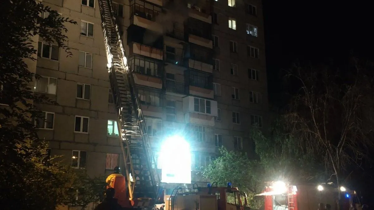 В Магнитогорске из-за ночного пожара эвакуировали жильцов многоэтажки