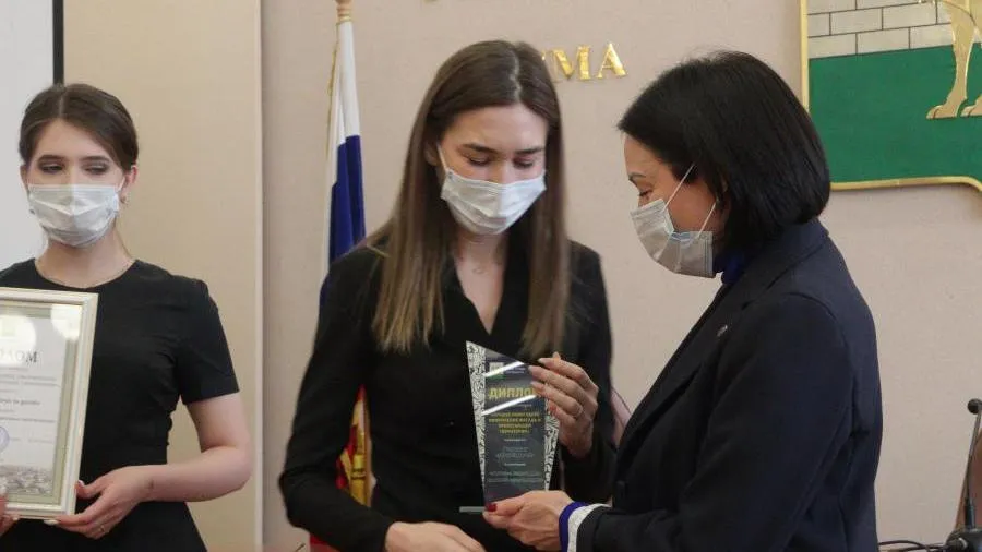 В Челябинске наградили победителей конкурса новогоднего оформления