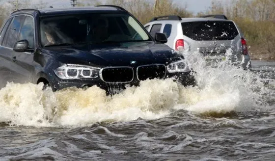 В Челябинске автодорога ушла под воду