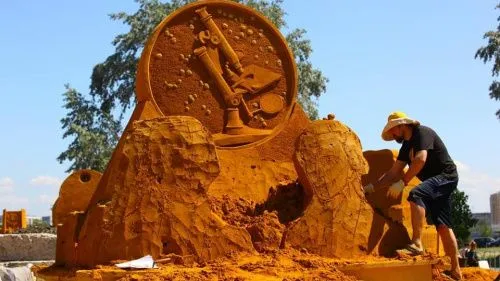Заброшенный сквер в Челябинске подготавливают к Фестивалю песчаных скульптур